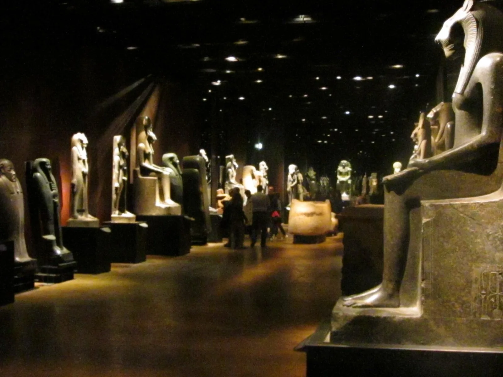 La galleria delle statue del Museo Egizio di Torino