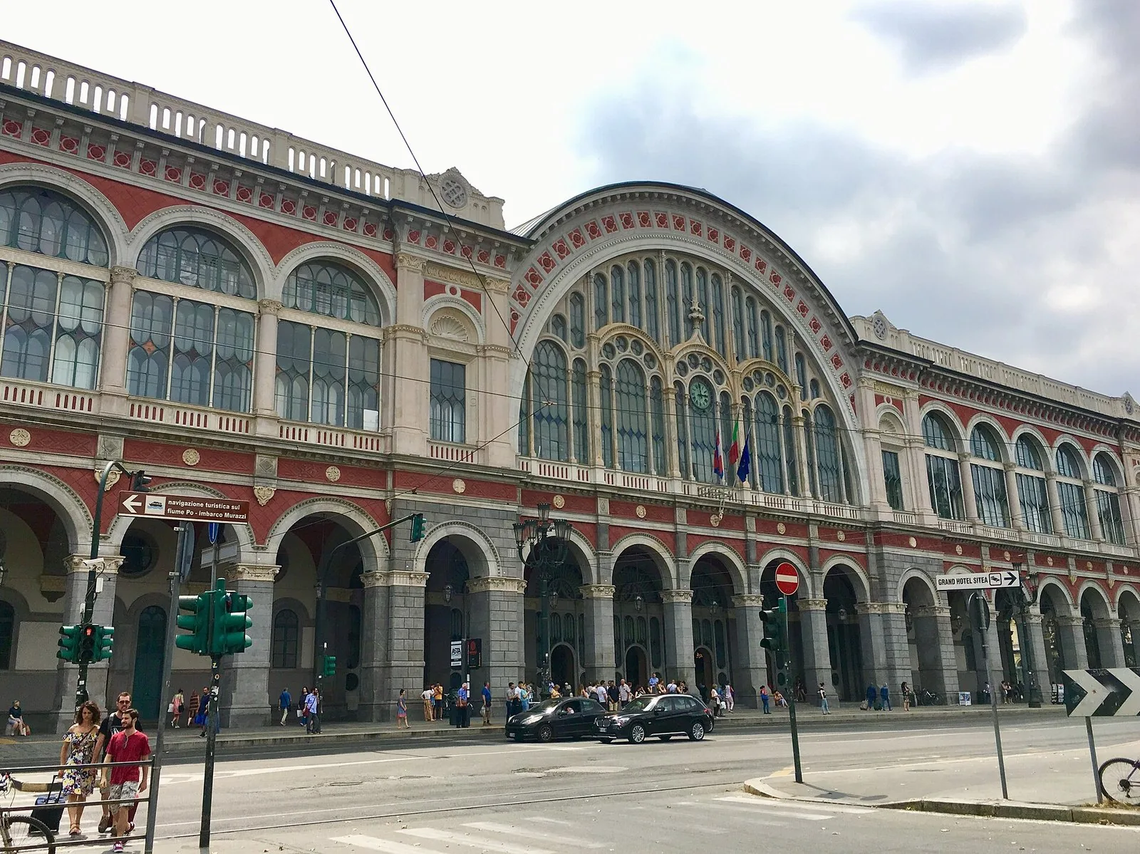 La facciata della stazione di Torino Porta Nuova